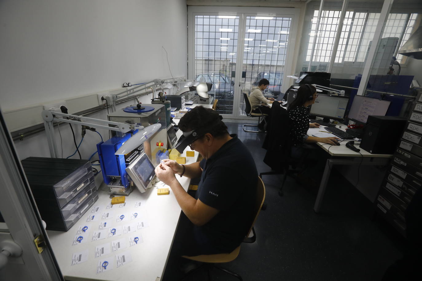 Fotos: el trabajo en la fábrica de alta joyería Facet en Córdoba
