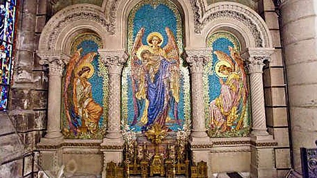 Interior de la cripta de la Catedral de la Almudena