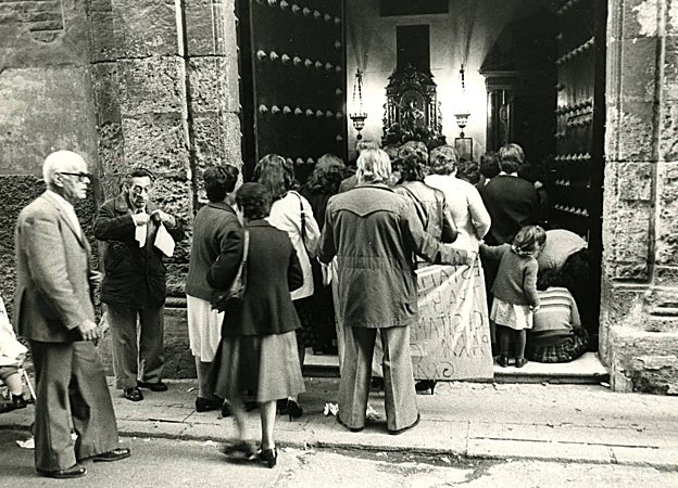Entrada al convento de Santa María de Jesús en Sevilla