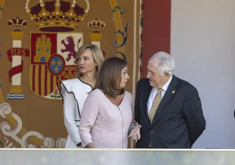 La presidenta del Congreso, Francina Armengol, con el presidente del TC, Cándido Conde-Pumpido, en Madrid