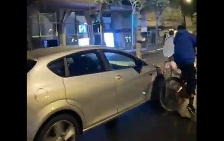 Un coche arrolla a un grupo de ciclistas en mitad de una marcha en ...