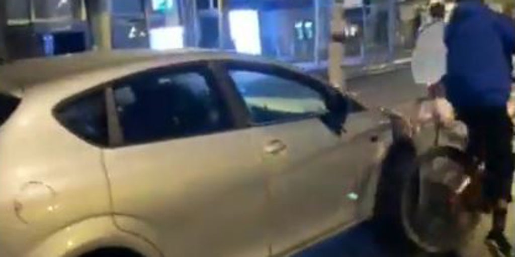 Un coche arrolla a un grupo de ciclistas en mitad de una marcha en ...