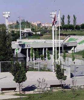 Imagen secundaria 2 - Vallas del auditorio; estado de las taquillas, vandalizadas; el auditorio cuando estaba en funcionamiento