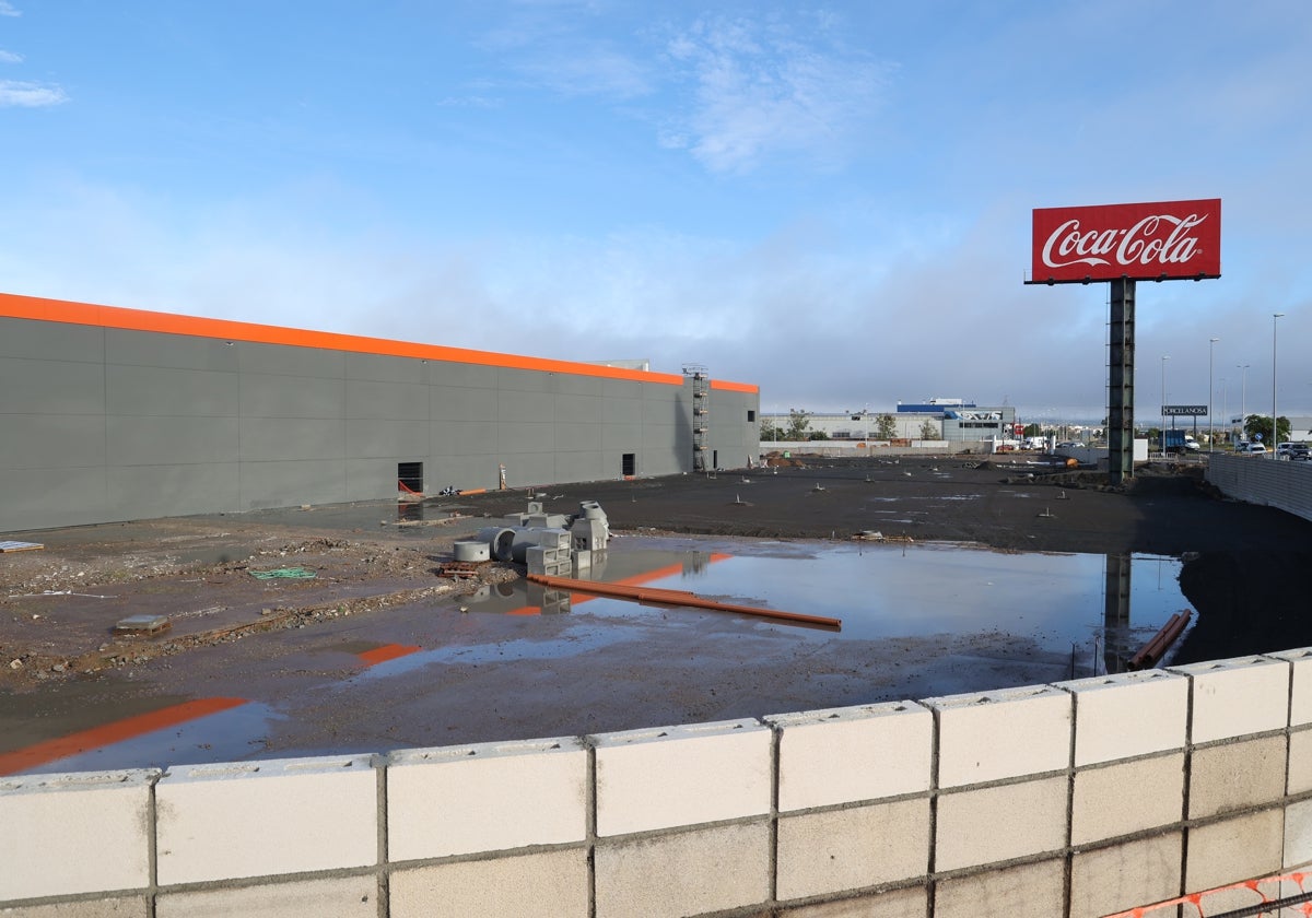 Estado de las obras del nuevo Obramat en la antigua sede de Coca Cola