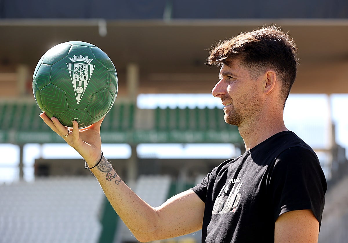Javi Flores regresa al Córdoba CF y tendrá una doble función