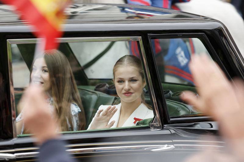 La Princesa Leonor y la Infanta Sofía a bordo de un Rolls Royce Phamton IV