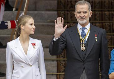 Esta es la medalla que lleva la Princesa Leonor en el acto de jura de la Constitución