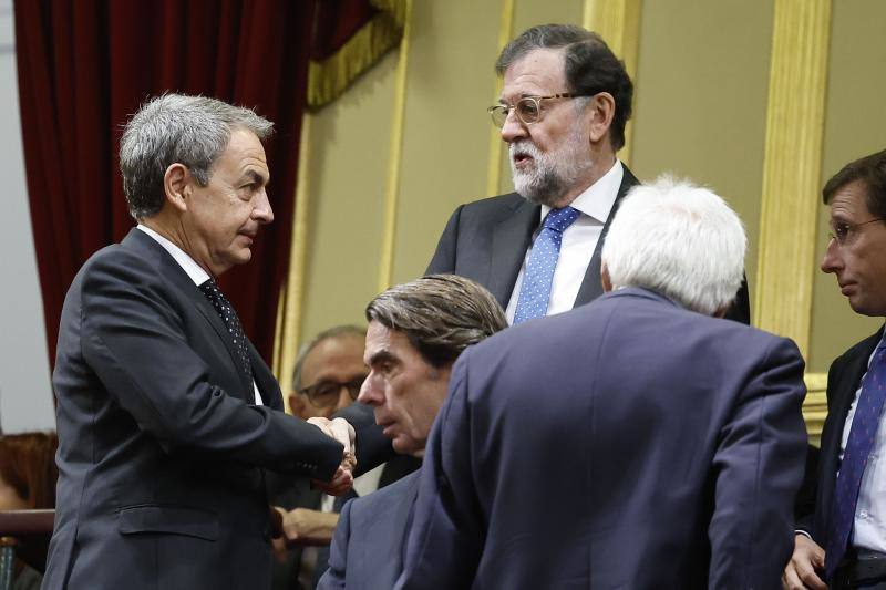 Los ex presidentes del Gobierno José Luis Rodríguez Zapatero, José María Aznar, Mariano Rajoy y Felipe González, junto al alcalde de Madrid, José Luis Martínez-Almeida