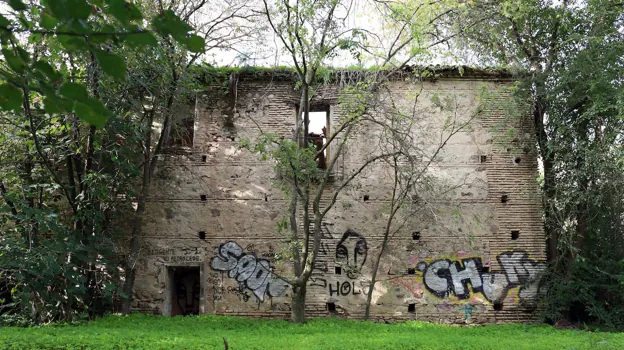 Edificio casi en ruinas que, según los responsables del proyecto, ha sido y es un 