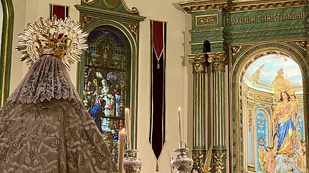 La Virgen del Carmen de San Cayetano, ante María Auxiliadora