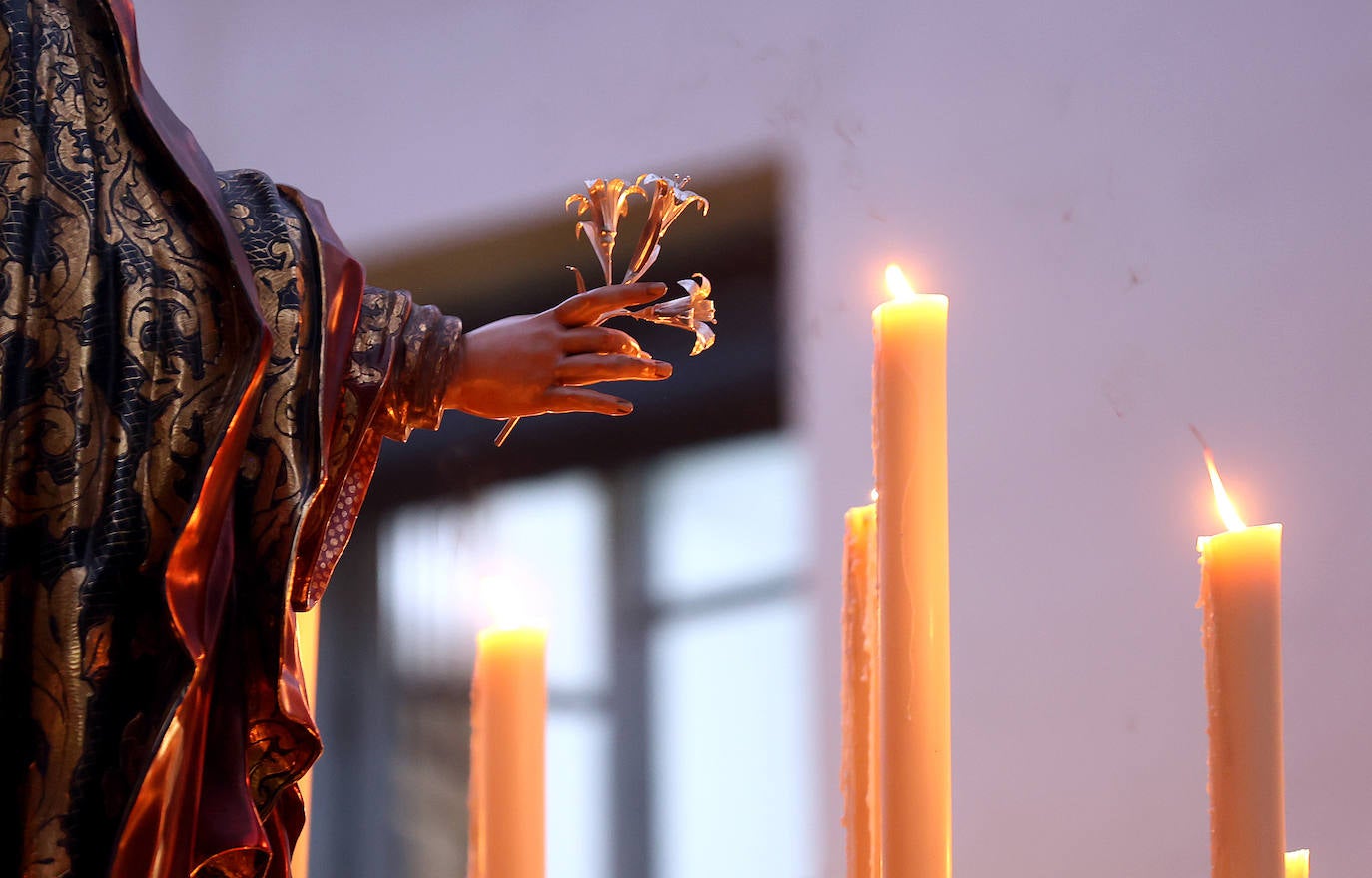 Fotos: Sobriedad y recogimiento en la procesión de la Virgen del Amparo en Córdoba
