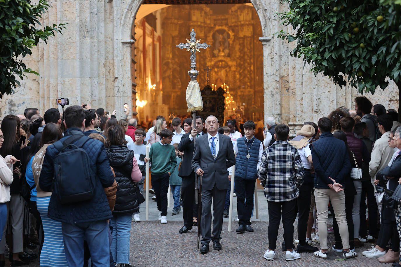 Fotos: Sobriedad y recogimiento en la procesión de la Virgen del Amparo en Córdoba