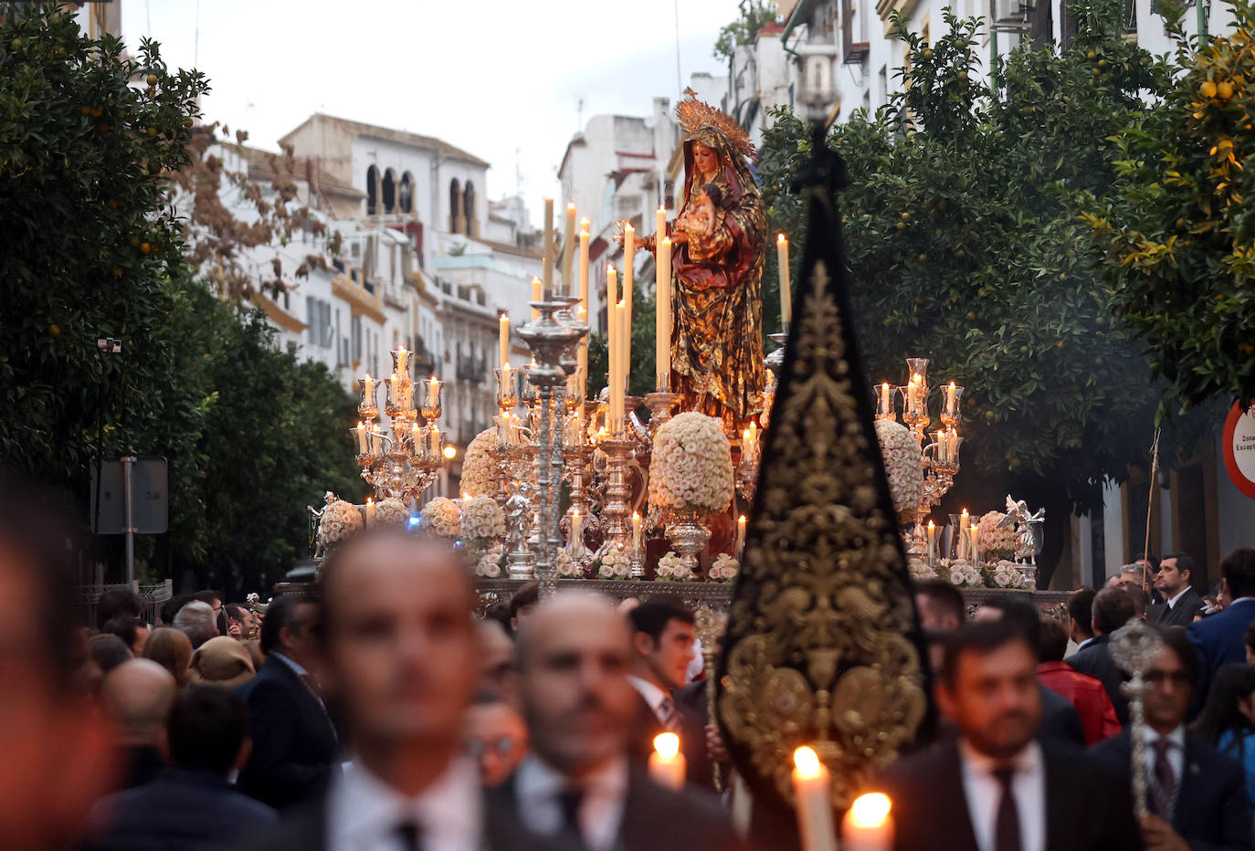 Fotos: Sobriedad y recogimiento en la procesión de la Virgen del Amparo en Córdoba