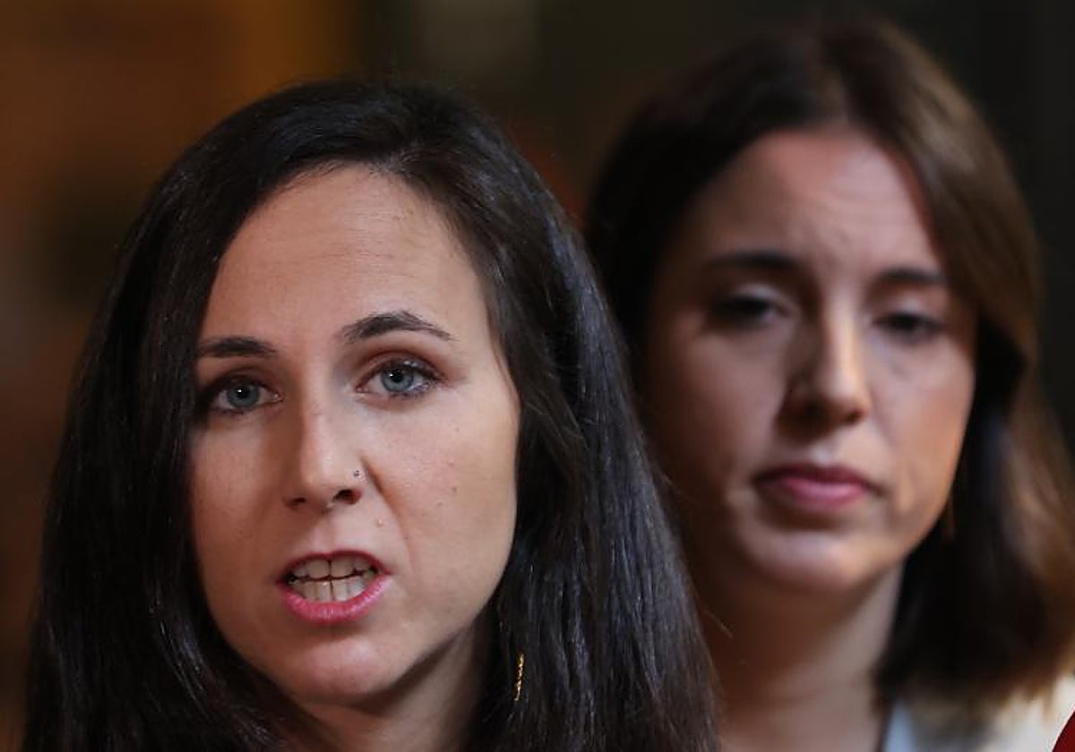 La ministra de Derechos Sociales y Agenda 2030 en funciones, Ione Belarra, y la ministra de Igualdad en funciones, Irene Montero