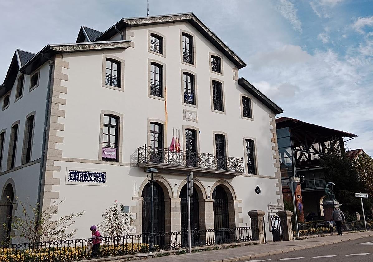 Fachada del Ayuntamiento de Artziniega