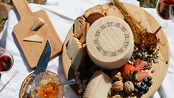 El mejor queso manchego curado se hace con leche de ovejas de raza negra en Los Yébenes (Toledo)