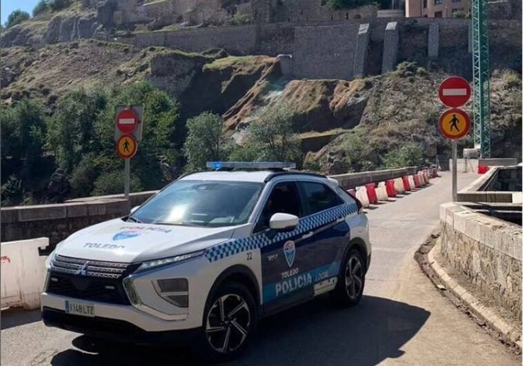 Ni los coches ni los peatones podrán cruzar el puente.