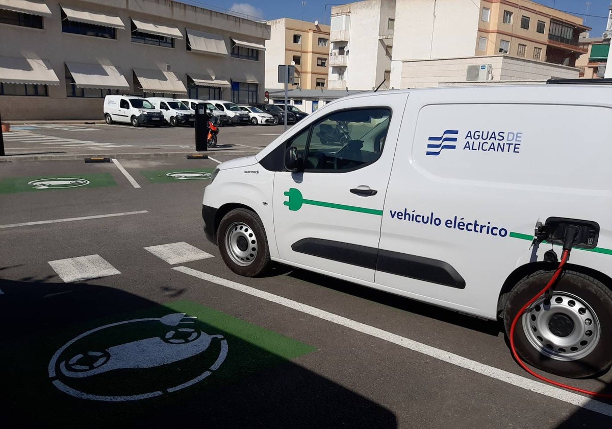 Inauguración de nuevas infraestructuras para recarga de la flota de vehículos eléctricos de Aguas de Alicante