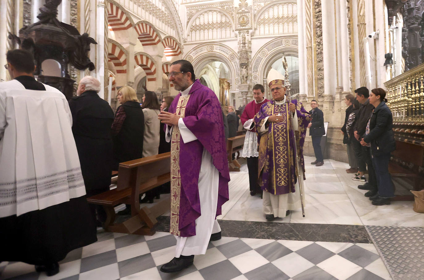 Fotos: el sentido adiós a Álvaro Prieto en la Catedral de Córdoba