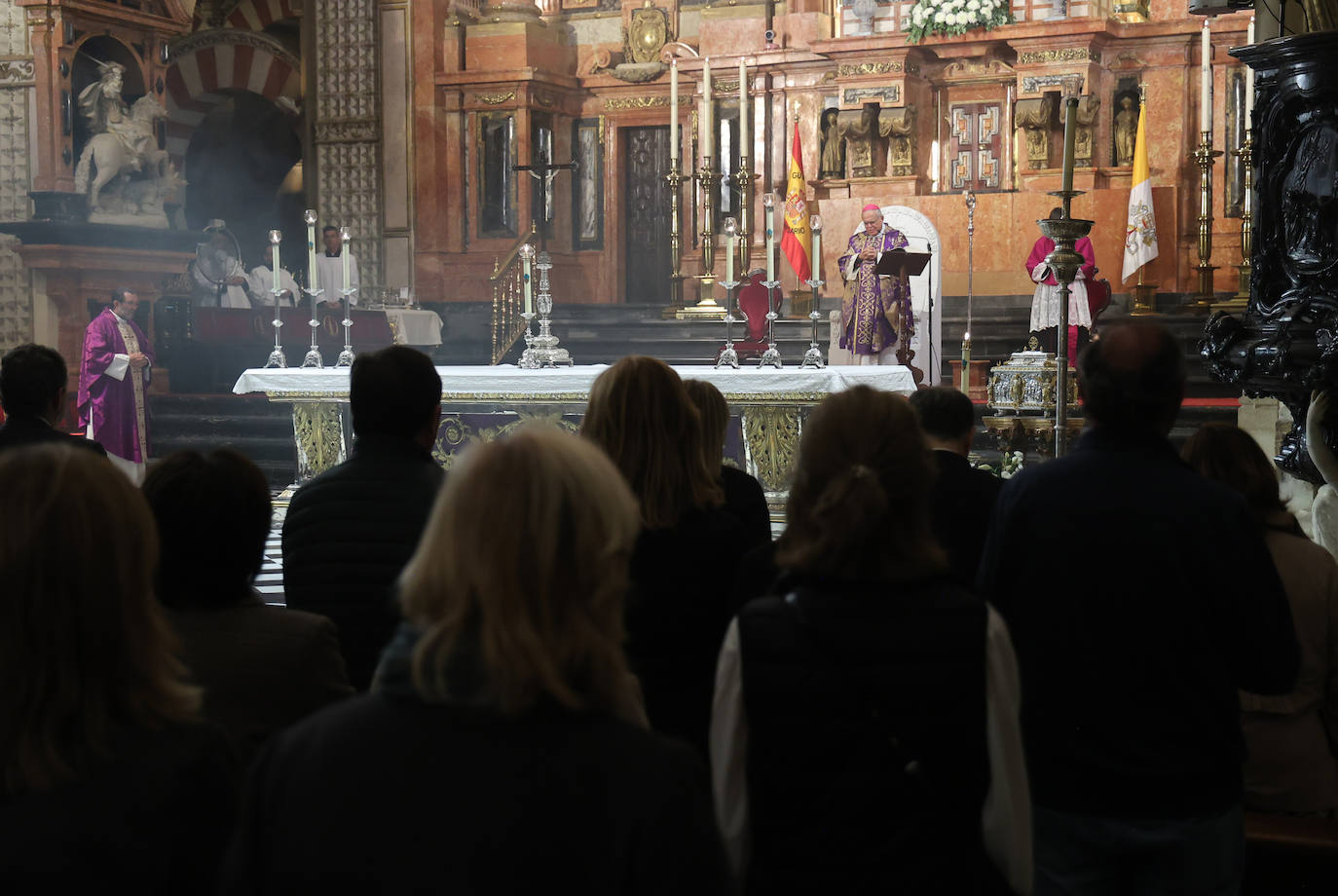 Fotos: el sentido adiós a Álvaro Prieto en la Catedral de Córdoba