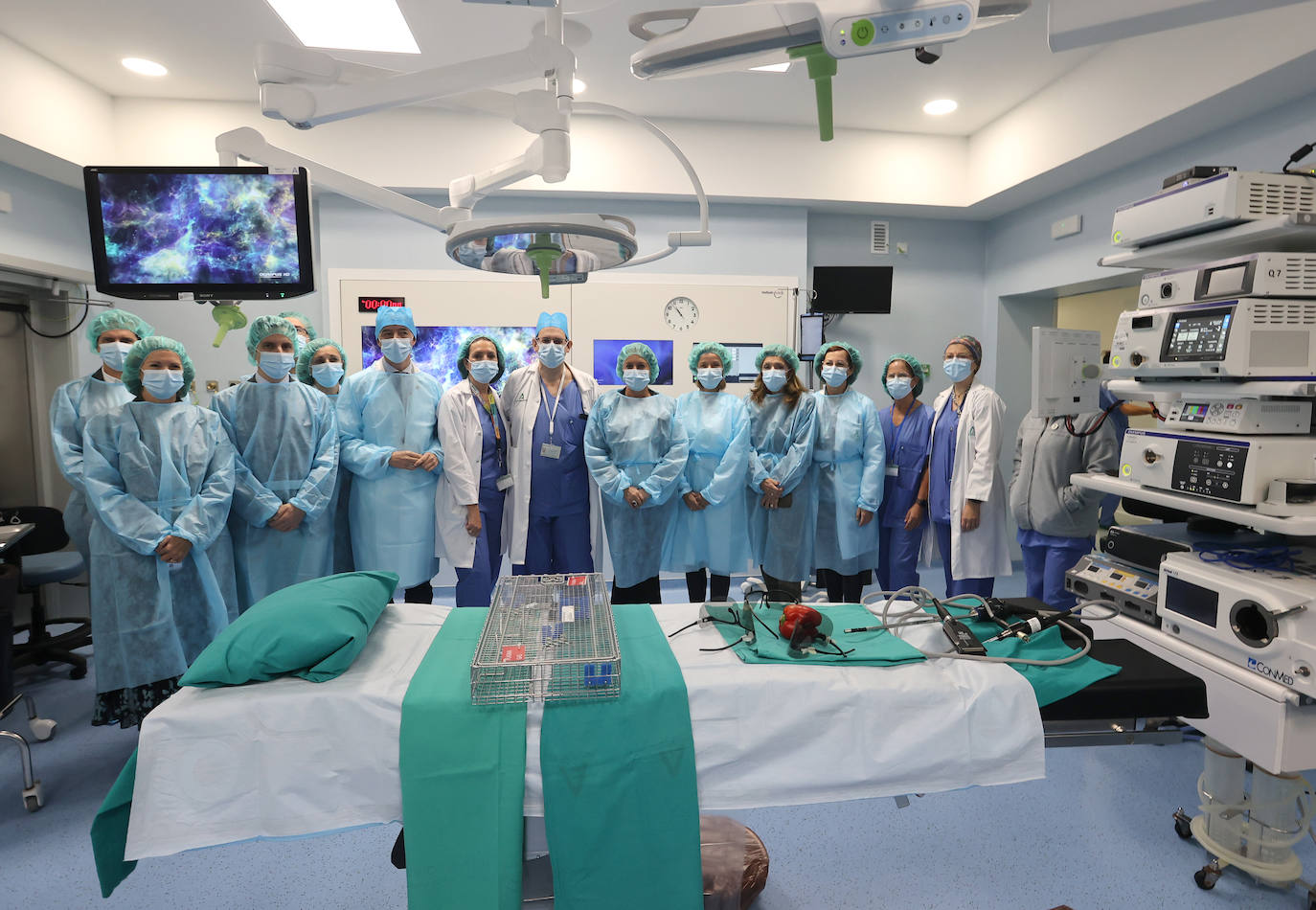 Fotos: el espectacular nuevo quirófano inteligente del Hospital Reina Sofía