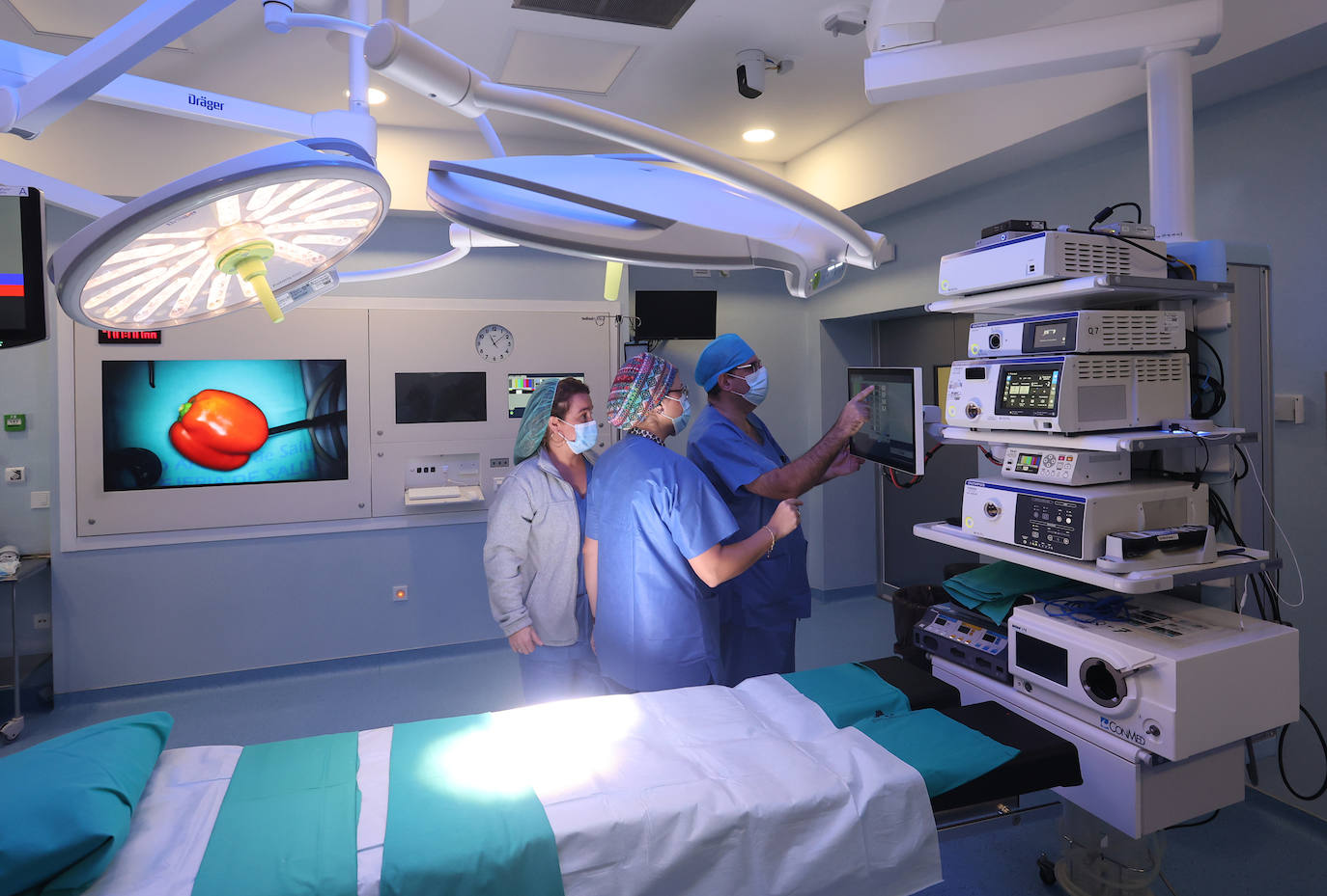 Fotos: el espectacular nuevo quirófano inteligente del Hospital Reina Sofía