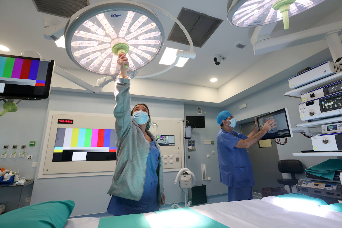 Fotos: el espectacular nuevo quirófano inteligente del Hospital Reina Sofía