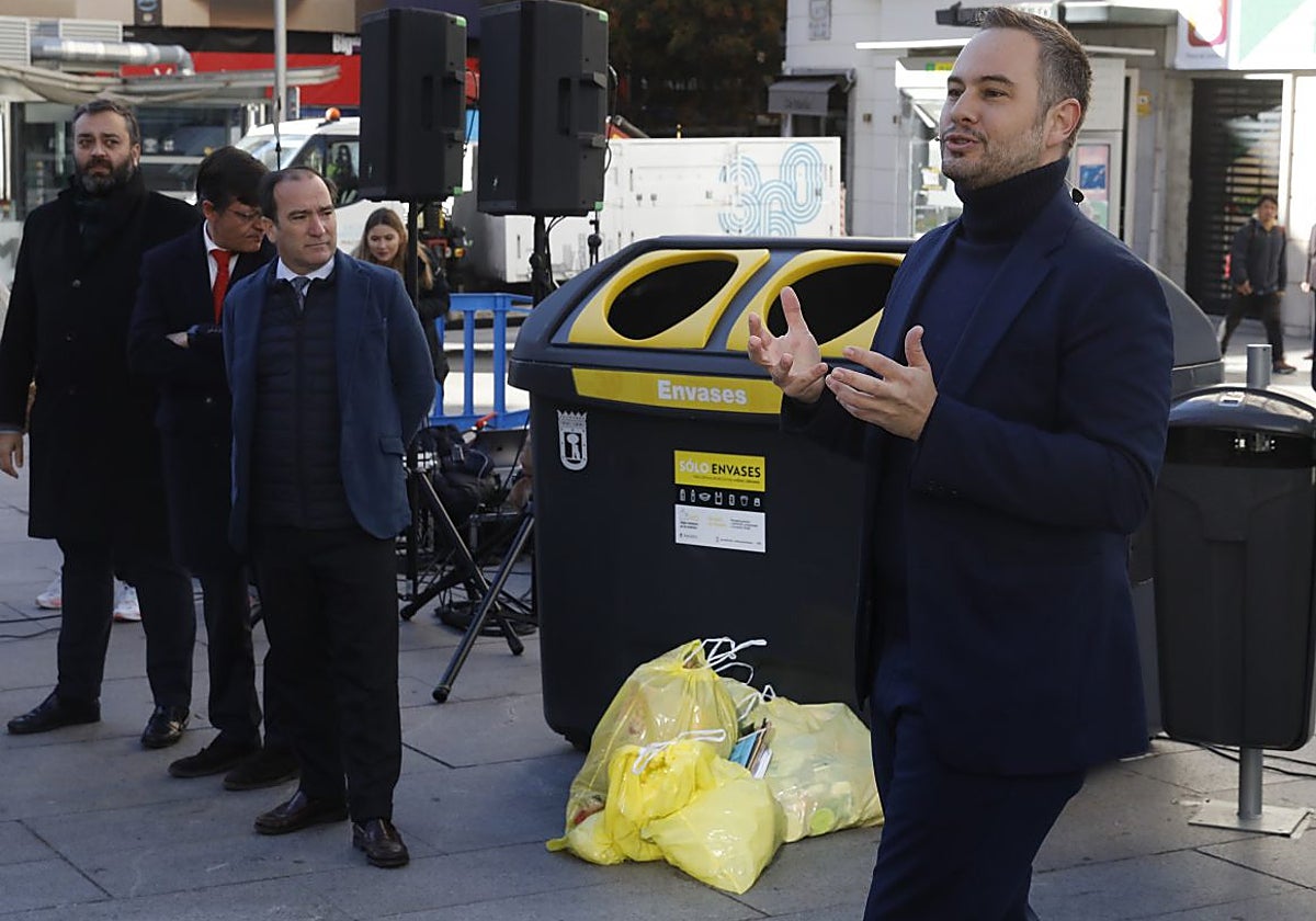 El mago Jorge Blass, durante la presentación de la campaña en Callao