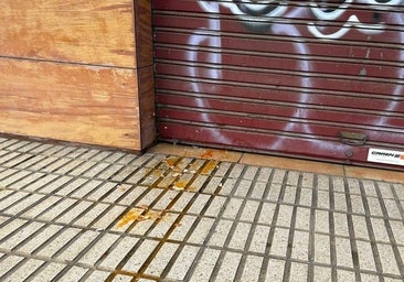 Lanzan huevos contra la sede del PSOE de Castilla y León