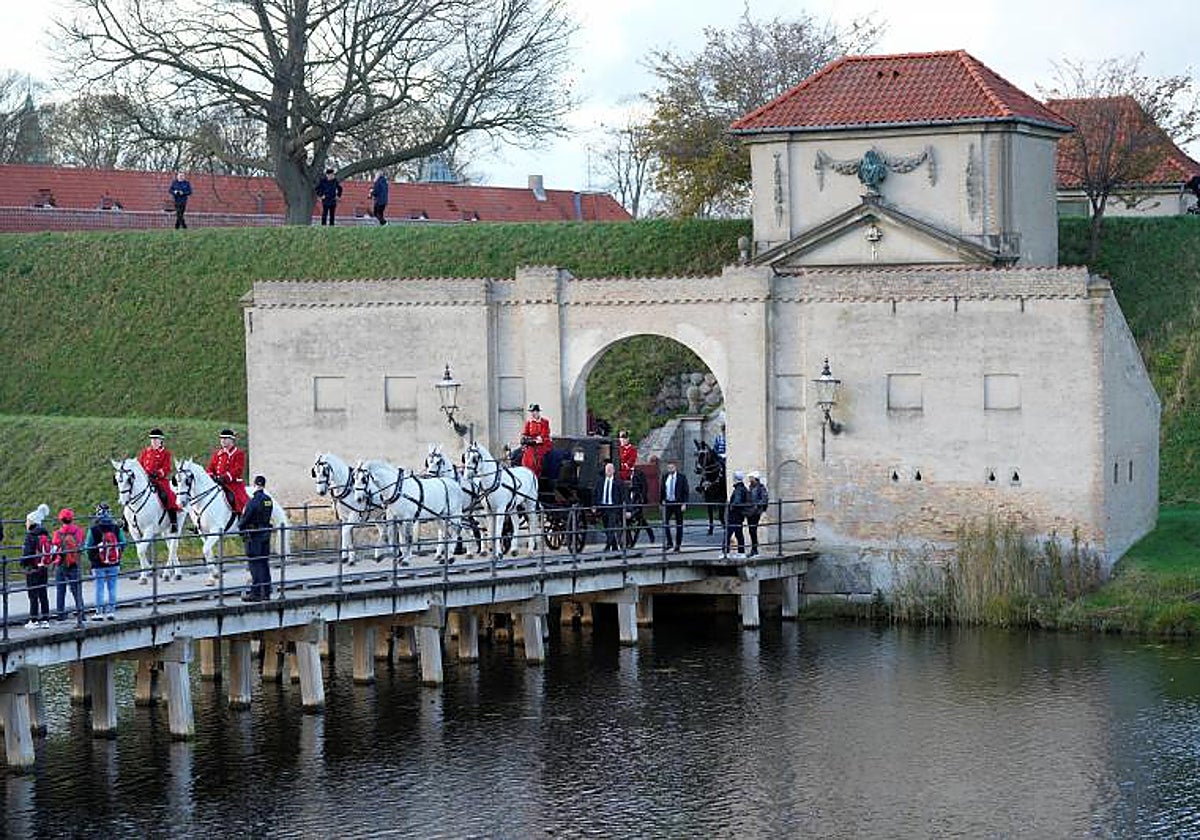 La Reina Margarita, el Rey Felipe VI  y la Reina Letizia pasean en carroza en Copenhague