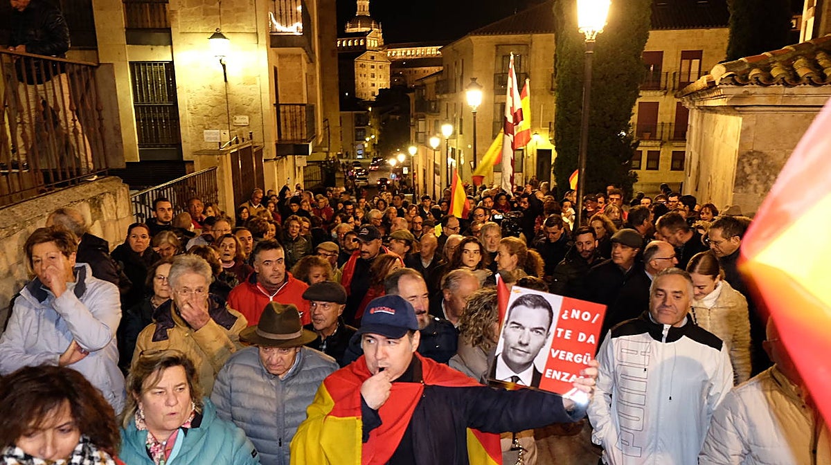 Manifestación ante la sede del PSOE de Salamanca