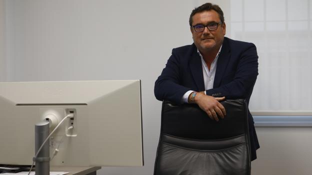 José Miguel Vázquez, en su despacho, antes de comenzar la entrevista con ABC Córdoba