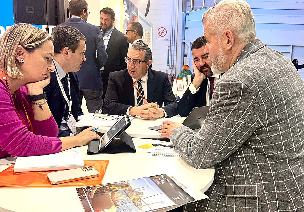 El presidente de la Diputación de Alicante y del Patronato de Turismo Costa Blanca, Toni Pérez, en la feria de Londres este lunes.