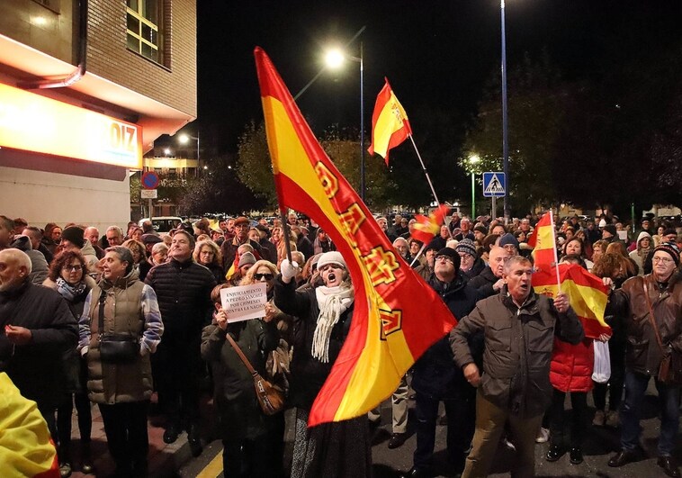 Concentración la noche del lunes en la sede del Psoe de León