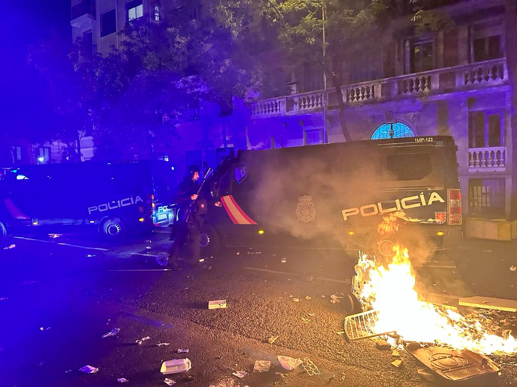 Las concentraciones contra la amnistía en las sedes socialistas, en imágenes