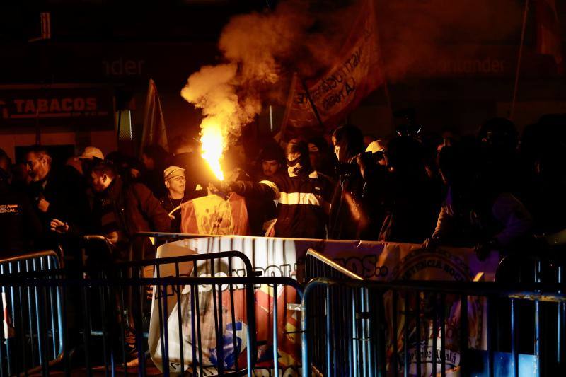 Las concentraciones contra la amnistía en las sedes socialistas, en imágenes