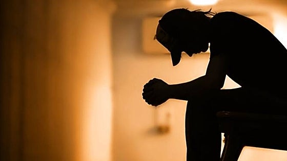 Suicidio en los colegios de Andalucía: los centros podrán limitar a los alumnos el acceso a objetos cortantes