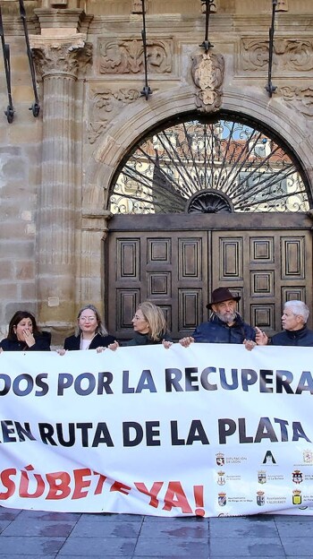 Concentración en la Plaza Mayor de Astorga para la reapertura del tren 'Ruta de la Plata', convocada por el andén del Corredor Oeste