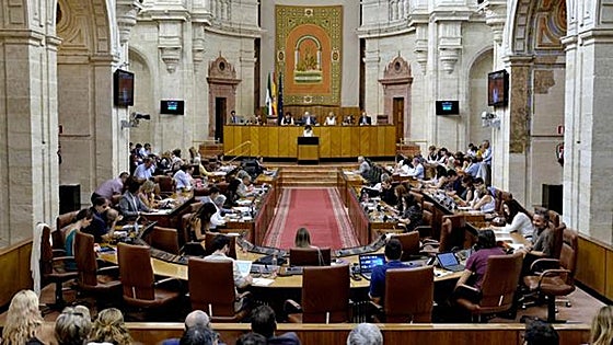 El Parlamento andaluz busca fecha para el debate de la comunidad en un calendario casi lleno