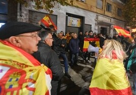 Cánticos contra Sánchez y Puigdemont en varias sedes del PSOE en Castilla y León