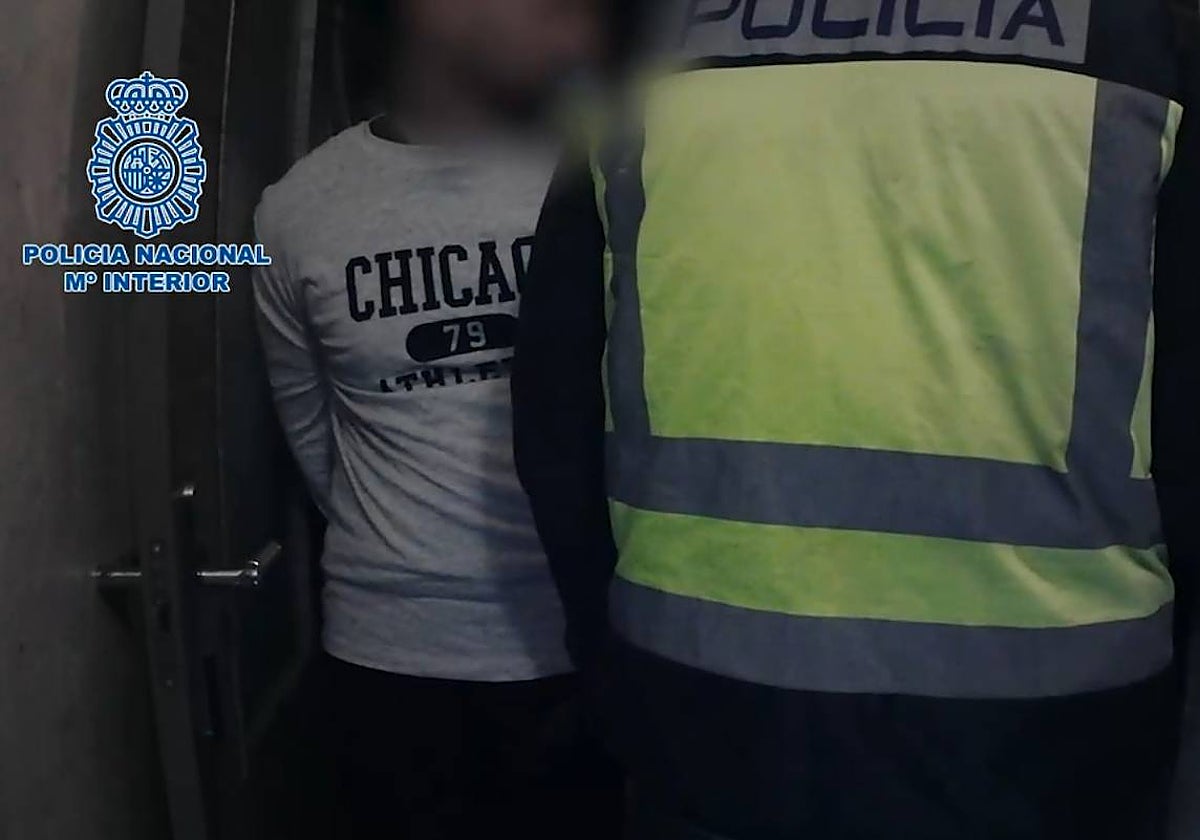 El delincuente, en el momento de su detención en la vivienda de Villaverde