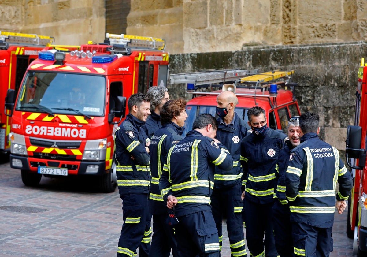 Un grupo de bomberos del Ayuntamiento, administración convocante de las opisiciones