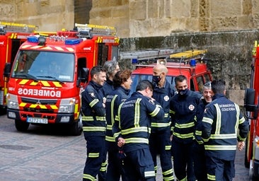 Detenida una bombera del Consorcio Provincial por el presunto intento de venta de preguntas de las oposiciones del Ayuntamiento de Córdoba