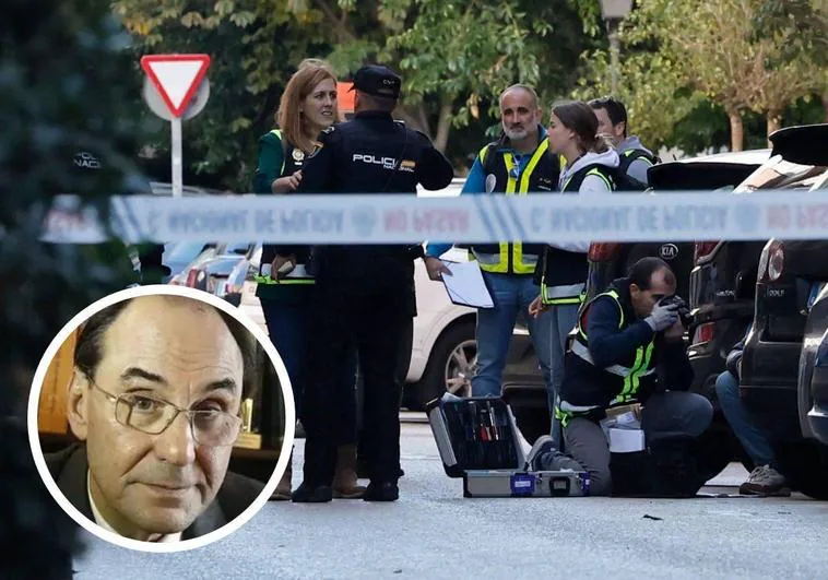 La Policía recoge pruebas tras la agresión a Alejo Vidal-Quadras (a la izquierda)