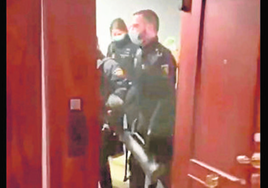 La Fiscalía pide la absolución de los 6 policías de la patada en la puerta durante la pandemia
