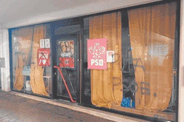 Ataques vandálicos a sedes del PSOE desde Bruselas a Guadalajara tras los acuerdos con Junts y el PNV: «Traidores»