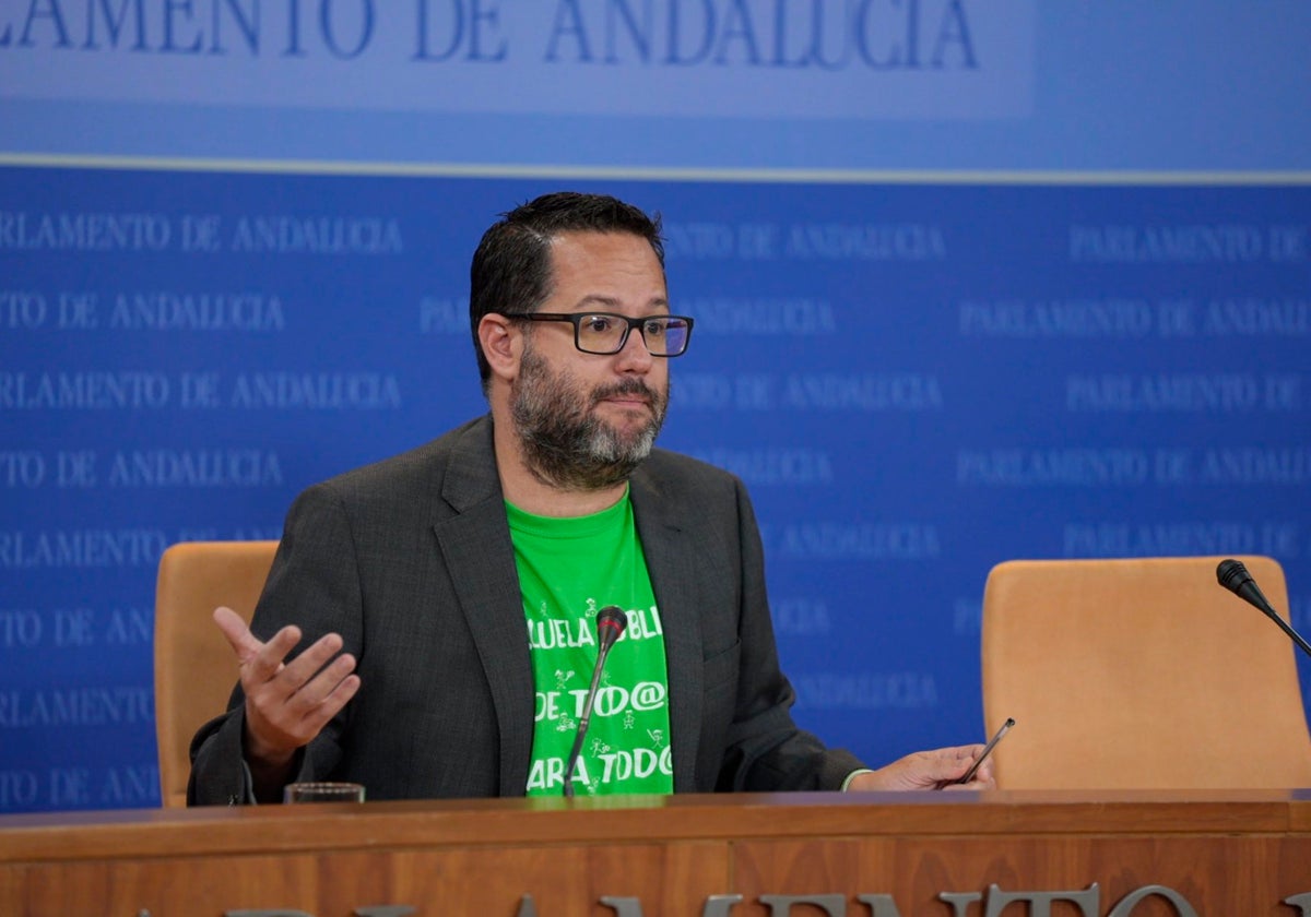 José Ignacio García, en rueda de prensa en el Parlamento