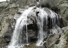 La ruta otoñal con la cascada más grande de Madrid perfecta para hacer en familia