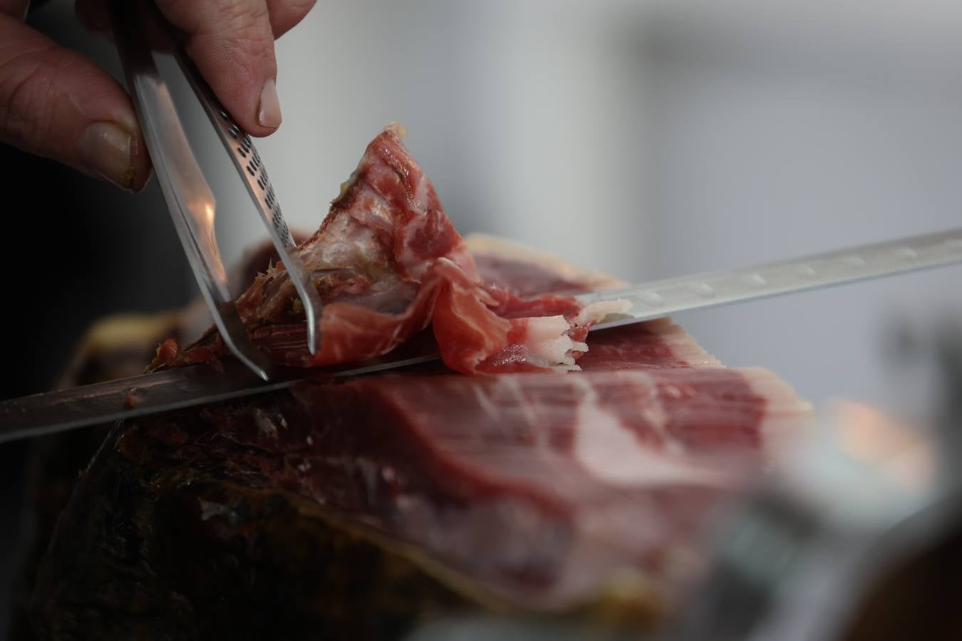 Fotos: cómo se elige al mejor jamón cien por cien ibérico del Valle de Los Pedroches