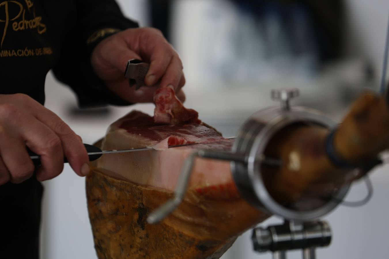 Fotos: cómo se elige al mejor jamón cien por cien ibérico del Valle de Los Pedroches